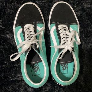Vans men’s 7 / women’s 8.5